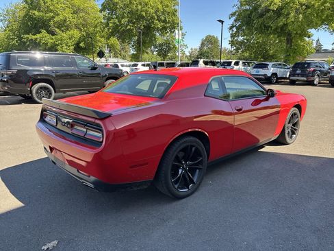 Used 2018 Dodge Challenger SXT w/ Blacktop Package RWD image 4
