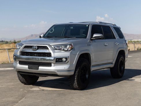 Used 2017 Toyota 4Runner Limited AWD/4WD image 4