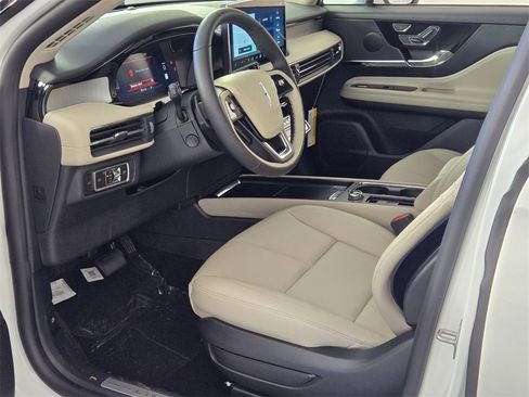 New 2026 Lincoln Corsair Premiere image 8