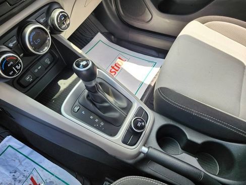 Used 2024 Hyundai Venue SEL FWD image 28