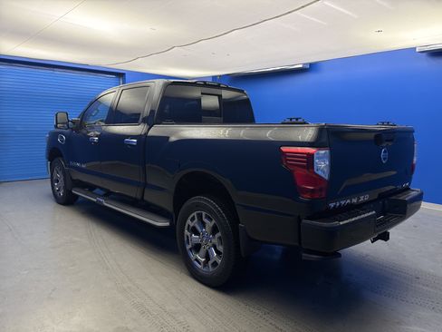 Used 2019 Nissan Titan SL w/ Chrome Package image 5