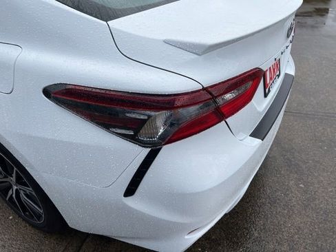 Used 2024 Toyota Camry SE image 14