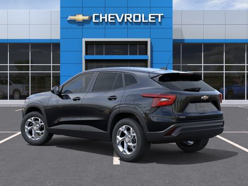 New 2026 Chevrolet Trax LS w/ LS Convenience Package FWD image 3