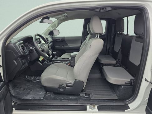 Used 2022 Toyota Tacoma SR image 31