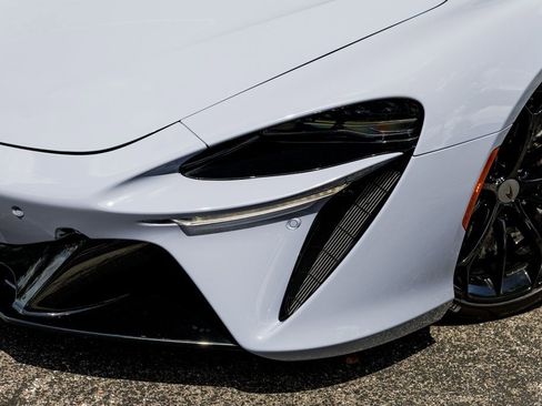 Used 2025 McLaren Artura Spider image 9