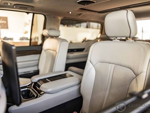 Used 2022 Jeep Grand Wagoneer Series II w/ Premium Group II image 18