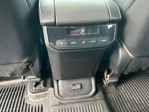 Used 2022 Toyota Highlander XLE image 34