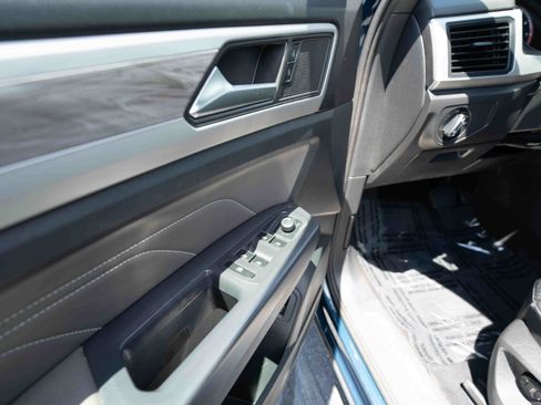 Used 2021 Volkswagen Atlas Cross Sport SE w/ Panoramic Sunroof Package FWD image 7