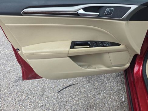 Used 2013 Ford Fusion SE FWD image 9