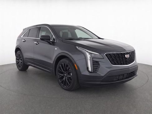 Used 2023 Cadillac XT4 Luxury w/ Cold Weather Package FWD image 2