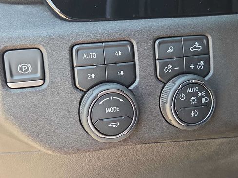 Used 2024 Chevrolet Silverado 2500 LTZ AWD/4WD image 23