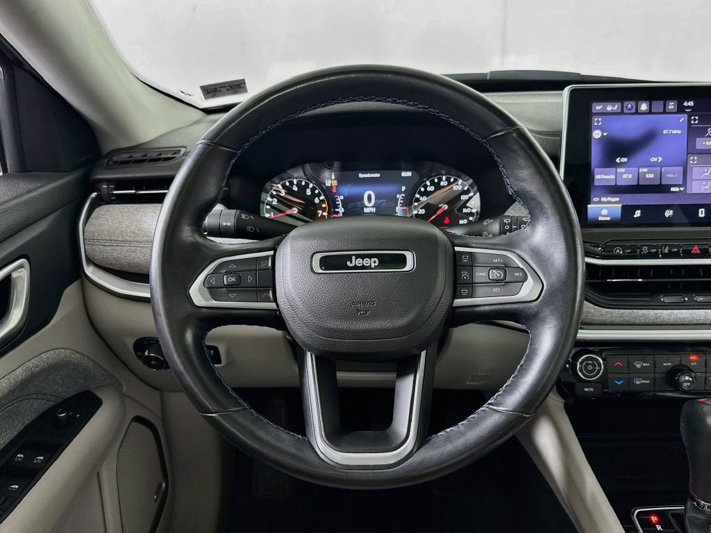 Used 2022 Jeep Compass Latitude w/ Sun and Sound Group AWD/4WD image 11