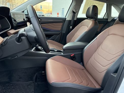 Used 2025 Volkswagen Jetta SEL image 19