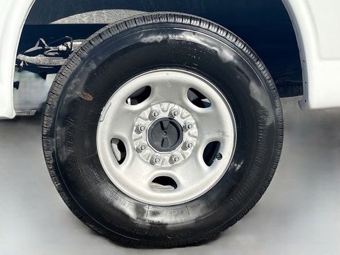 Used 2024 Chevrolet Express 3500 w/ Driver Convenience Package RWD image 28