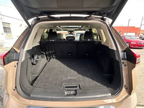 Certified 2024 Nissan Rogue SV w/ SV Premium Package AWD/4WD image 11