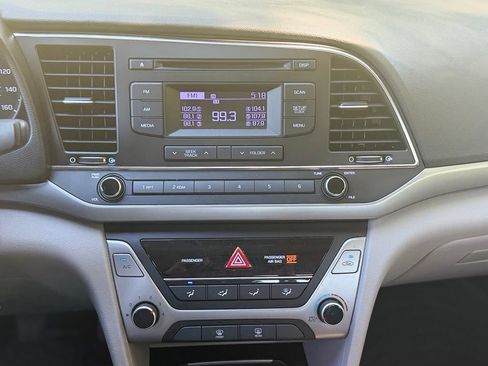 Used 2018 Hyundai Elantra SE w/ Cargo Package FWD image 23