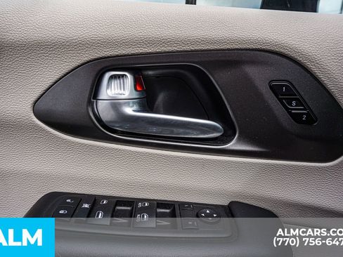 Used 2024 Chrysler Pacifica Touring-L FWD image 53