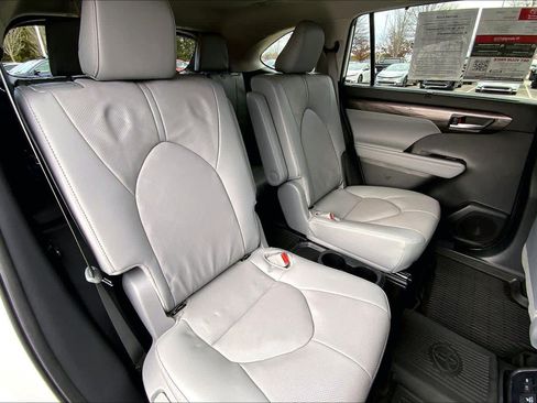 Used 2026 Toyota Highlander Platinum image 20