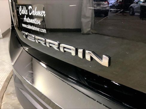 Used 2024 GMC Terrain SLE image 30