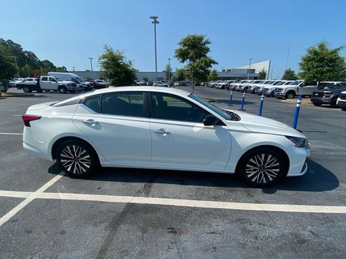 Used 2025 Nissan Altima 2.5 SV FWD image 8