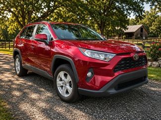 Used 2020 Toyota RAV4 XLE FWD video 1