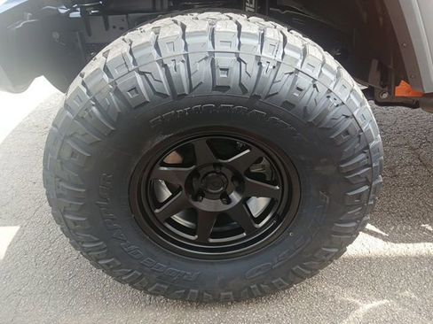 New 2025 Jeep Gladiator Sport image 16