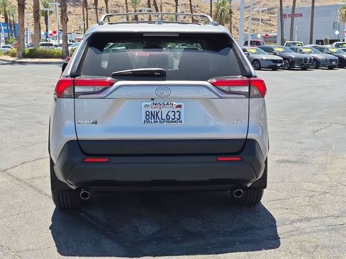Used 2019 Toyota RAV4 LE w/ Carpet Mat Package FWD image 4