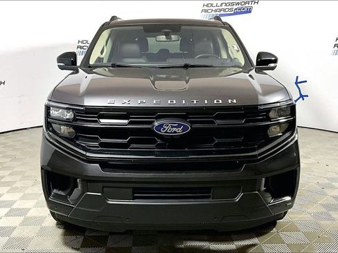 Used 2025 Ford Expedition Active AWD/4WD image 2