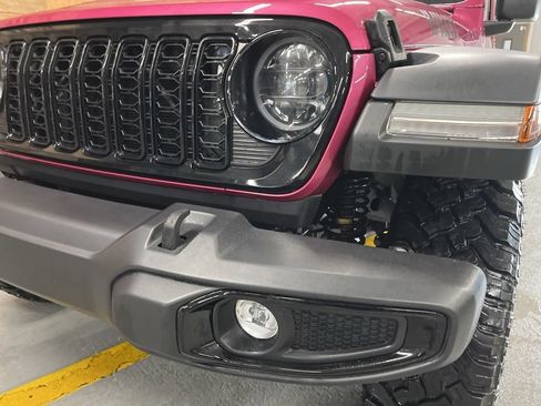 Used 2024 Jeep Wrangler Unlimited Sport AWD/4WD image 10