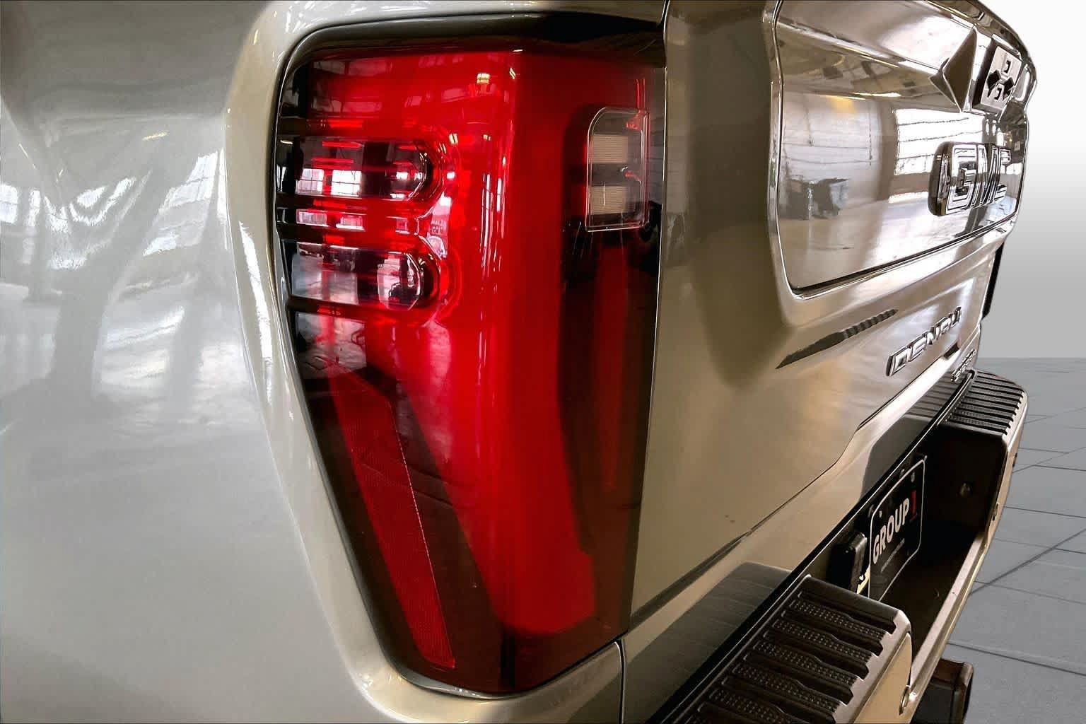 Used 2024 GMC Sierra 2500 Denali w/ Denali Reserve Package AWD/4WD image 26