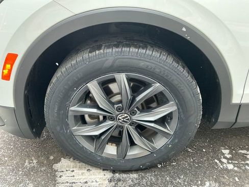 Certified 2022 Volkswagen Tiguan SE image 12