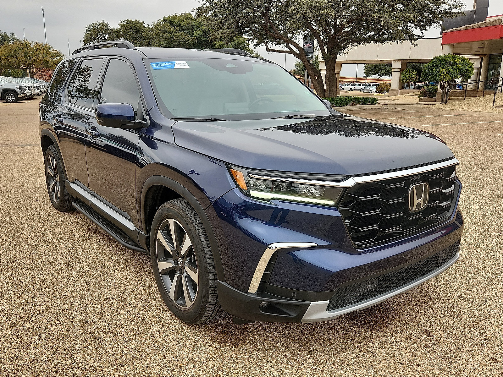 Used 2025 Honda Pilot Touring image 7