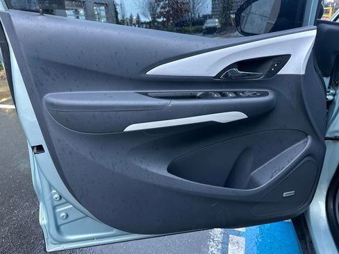Used 2019 Chevrolet Bolt Premier w/ Infotainment Package image 11