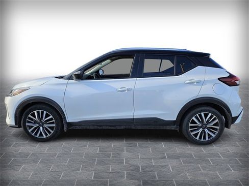 Used 2023 Nissan Kicks SV image 4