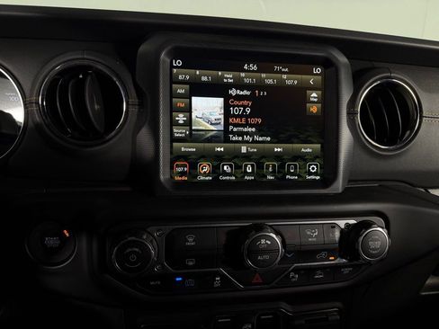 Used 2023 Jeep Wrangler Unlimited Sahara AWD/4WD image 18