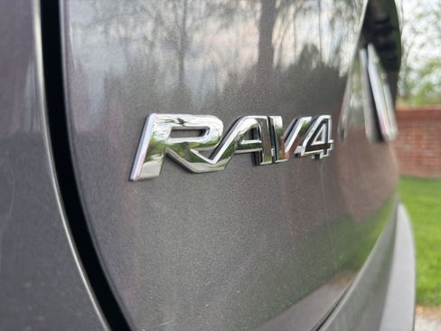 Used 2022 Toyota RAV4 LE image 16