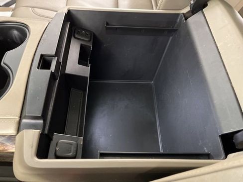 Used 2016 GMC Yukon SLT w/ Premium Edition image 30