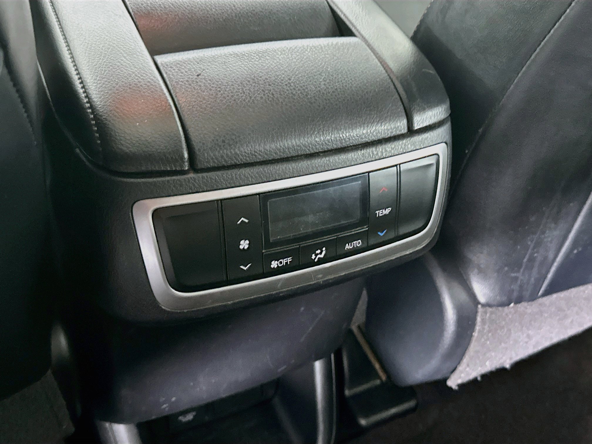 Used 2018 Toyota Highlander XLE FWD image 28