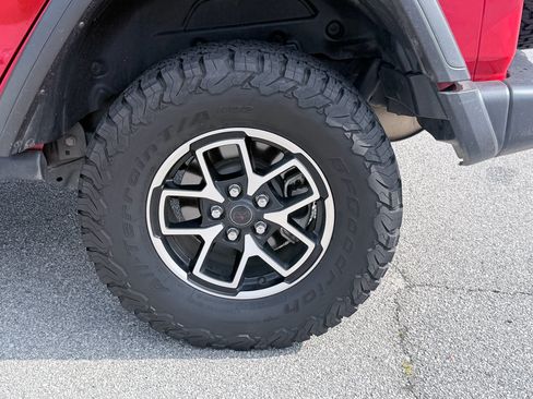 Used 2025 Jeep Wrangler Unlimited Rubicon AWD/4WD image 35