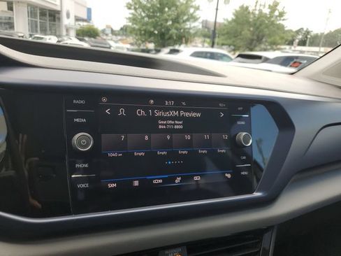 Certified 2023 Volkswagen Taos SE w/ Panoramic Sunroof Package FWD image 30
