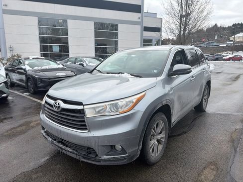 Used 2014 Toyota Highlander LE image 3