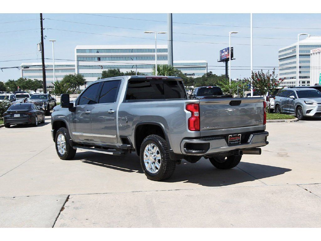 Used 2024 Chevrolet Silverado 2500 High Country AWD/4WD image 3
