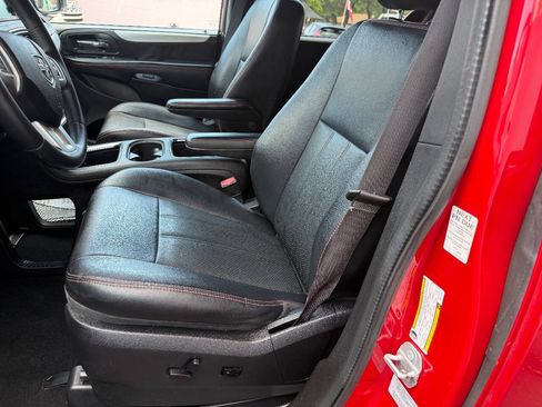 Used 2016 Dodge Grand Caravan R/T FWD image 4