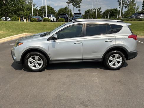 Used 2013 Toyota RAV4 XLE FWD image 7