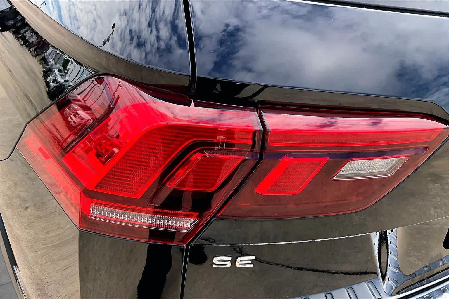 Used 2022 Volkswagen Tiguan SE R-Line FWD image 29