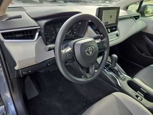 Used 2025 Toyota Corolla LE w/ LE Premium Package image 13