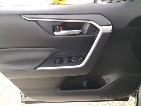 Used 2025 Toyota RAV4 XLE image 21
