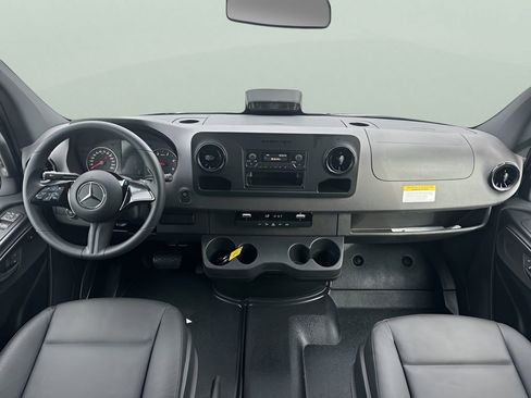 Used 2025 Mercedes-Benz Sprinter 2500 image 10