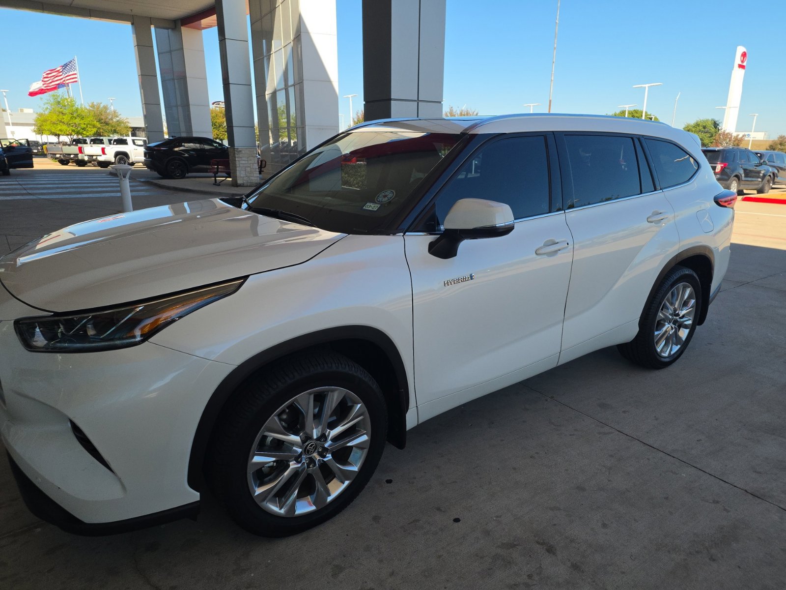 Used 2021 Toyota Highlander Limited FWD image 1