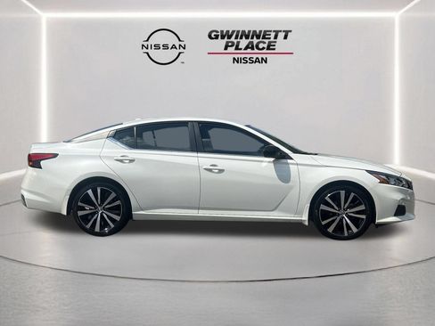 Certified 2021 Nissan Altima 2.5 SR FWD image 15